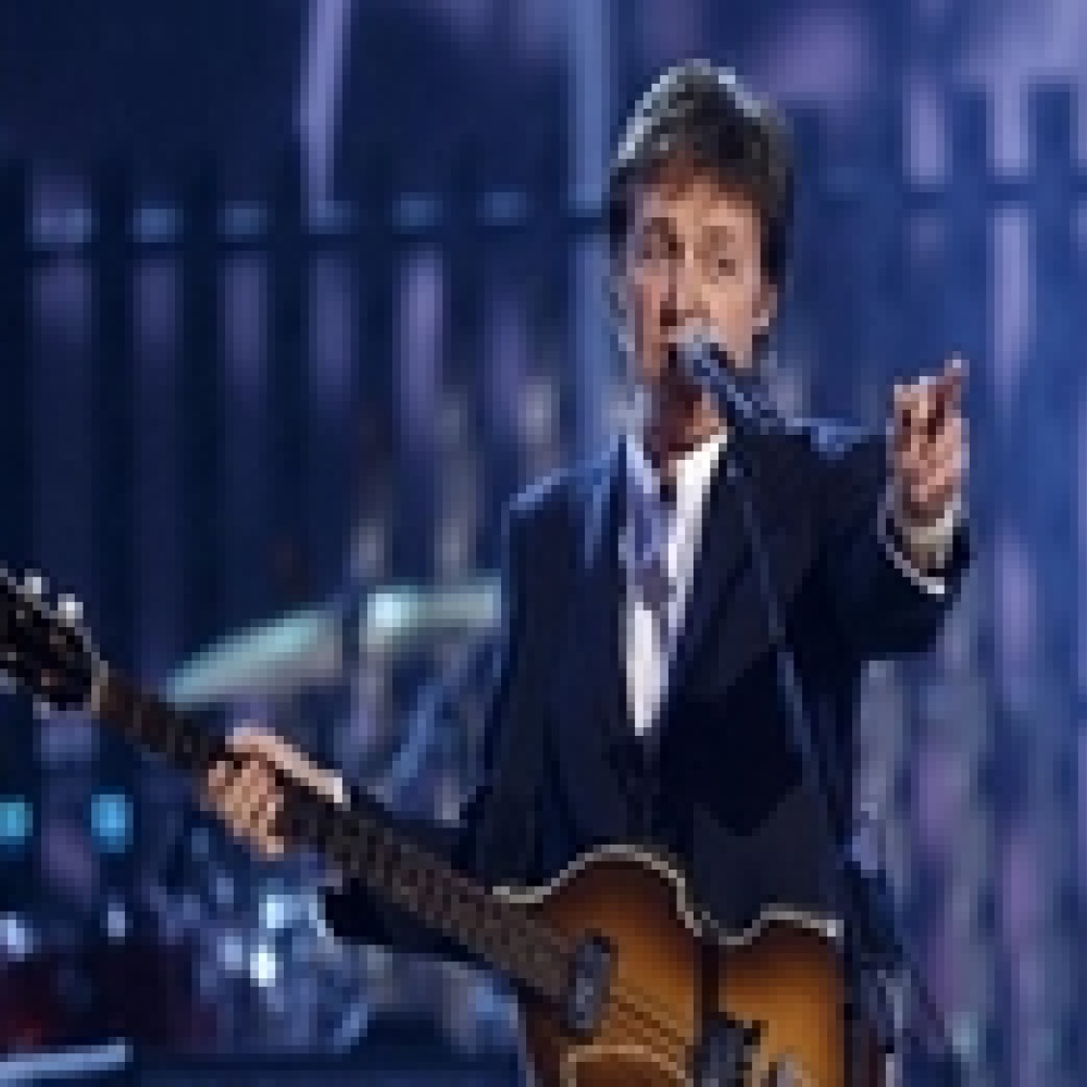 بول مكارتني يحيا حفل اليوبيل الماسي للملكة