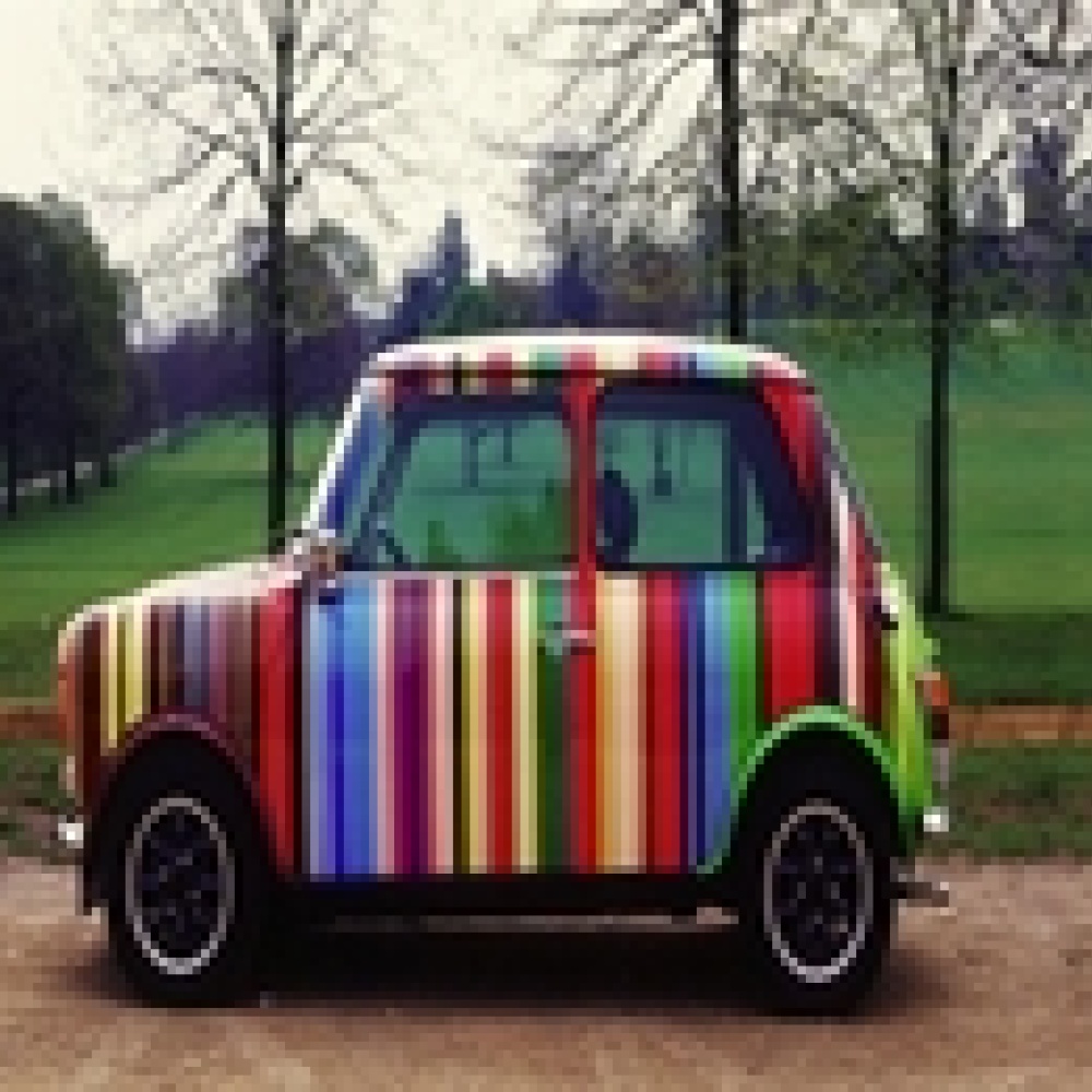 دبي ترحّب بسيارة  بول سميث ميني  PAUL SMITH MINI