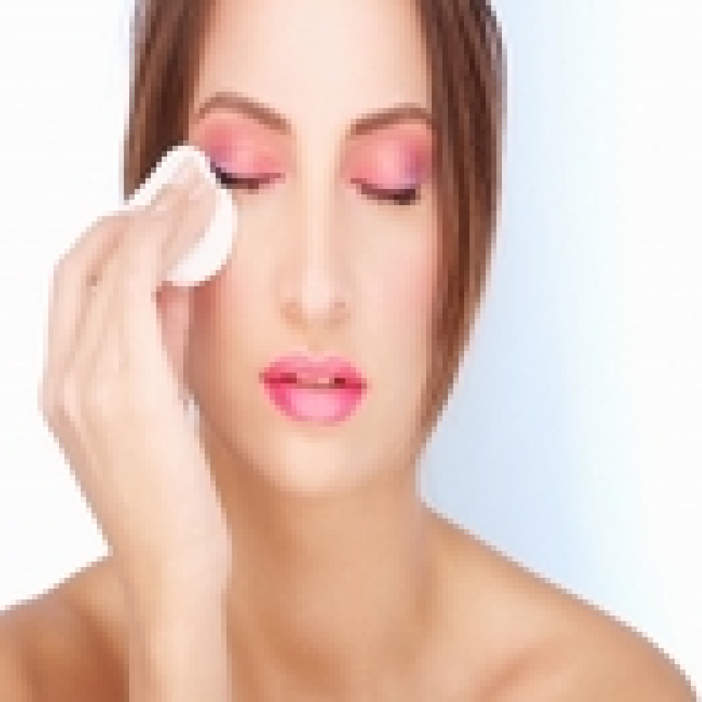 كيف يمكنك إزالة الماكياج الزائد