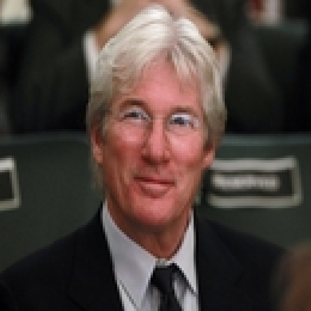 روما تكرم ريتشارد غير بتمثال ذئب