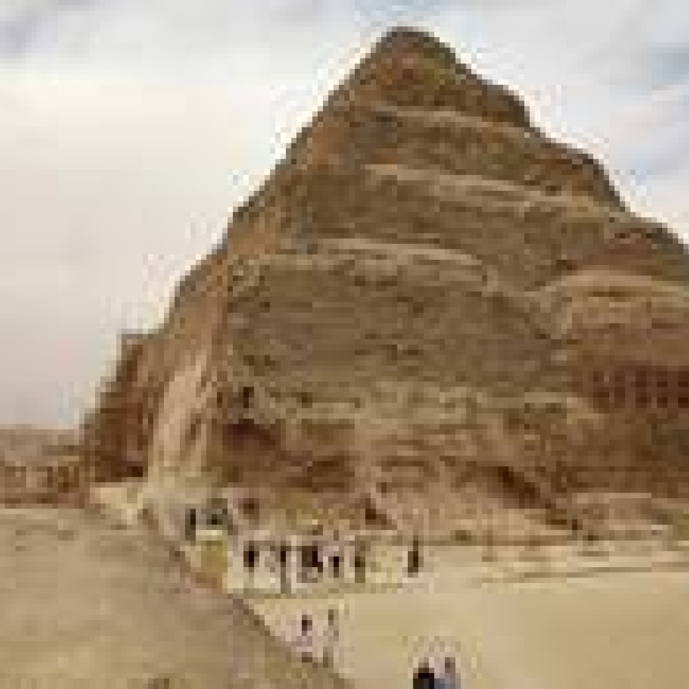 بدء استكمال ترميم أقدم هرم مصري عرفه التاريخ