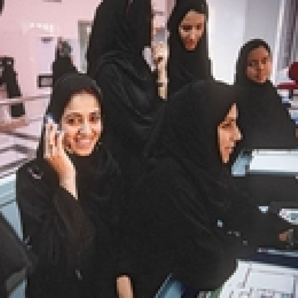 السعوديات سعيدات بقرار تأنيث المحلات النسائية