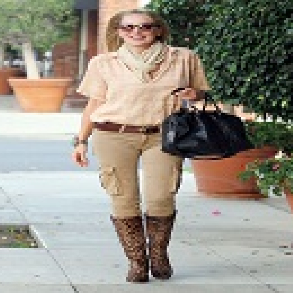 شارون ستون بحذاء من   Ferragamo  