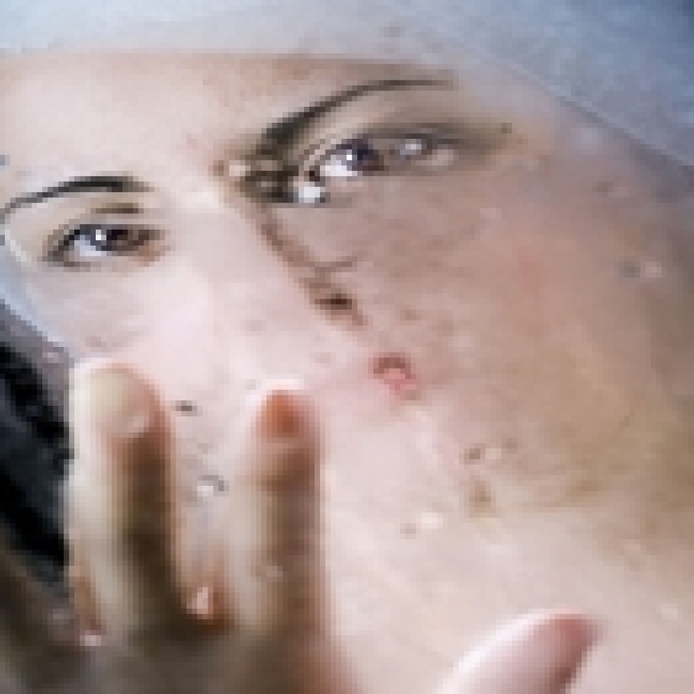 كيف تصنعين حمام بخار لوجهك بالمنزل