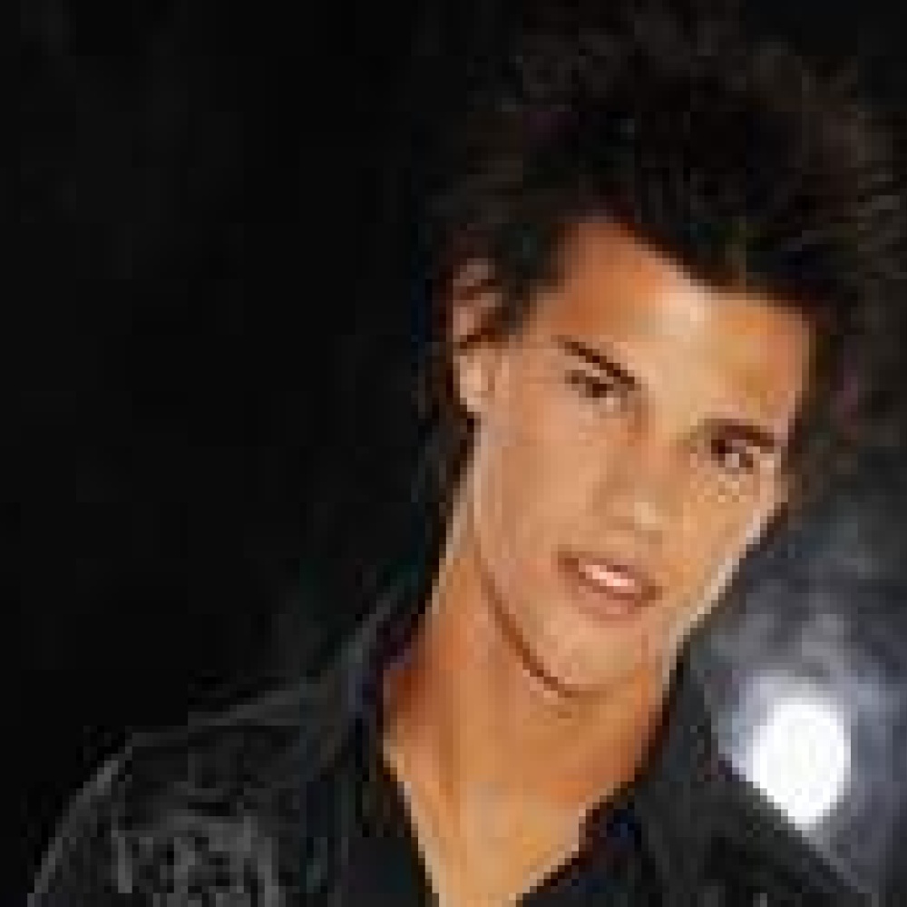 تايلر لوتنر يشتري مرسيدس بـ200 ألف دولار