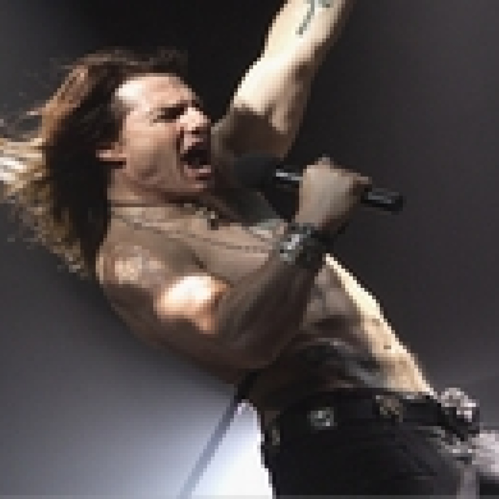 توم كروز بصورة جديدة في  Rock of Ages 