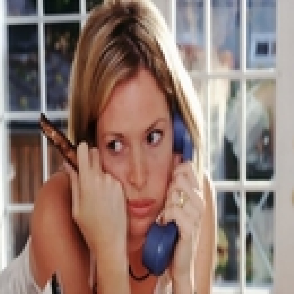 تحذير: الانتظار على الهاتف يسبب الأمراض المزمنة