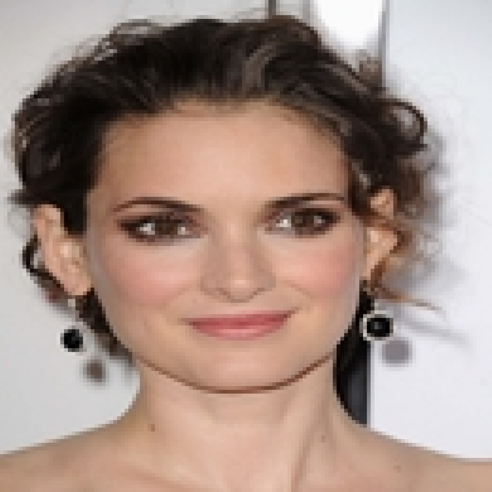 وينونا رايدر تحصل على البطولة في "رجل الثلج"