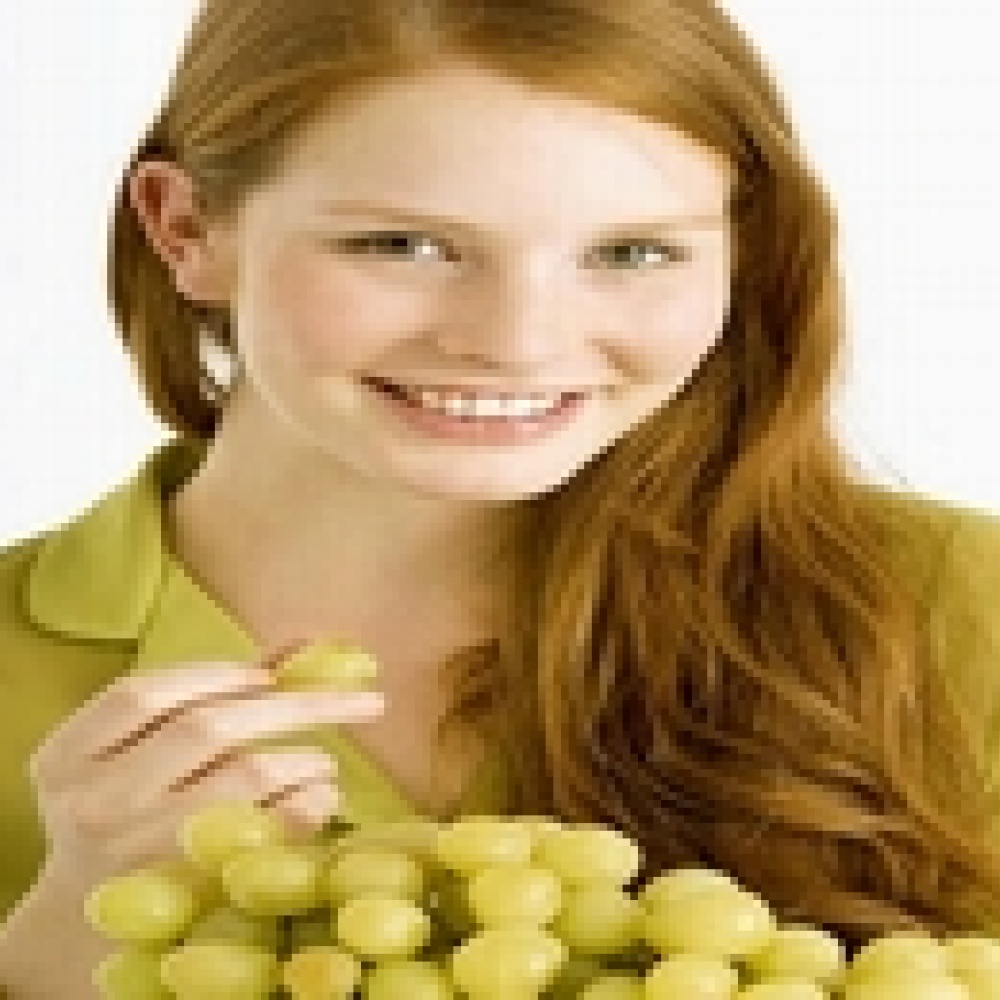 العنب.. وسيلة آمنة لحماية البشرة