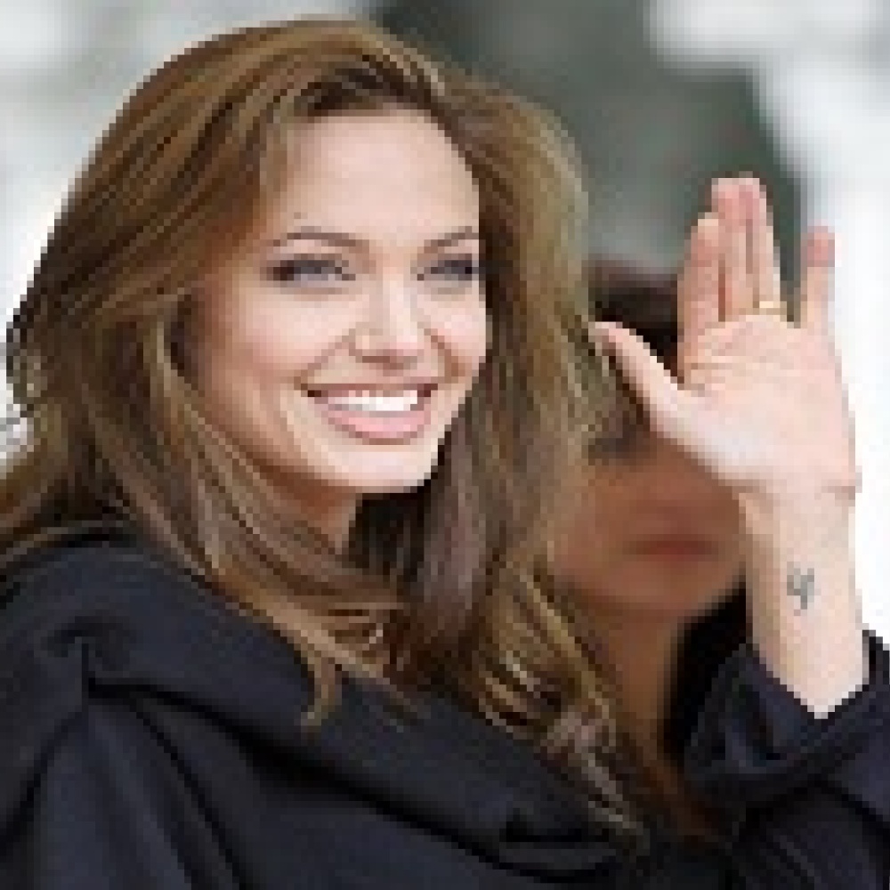 انجيلينا ترغب بتفقد النازحين السوريين 