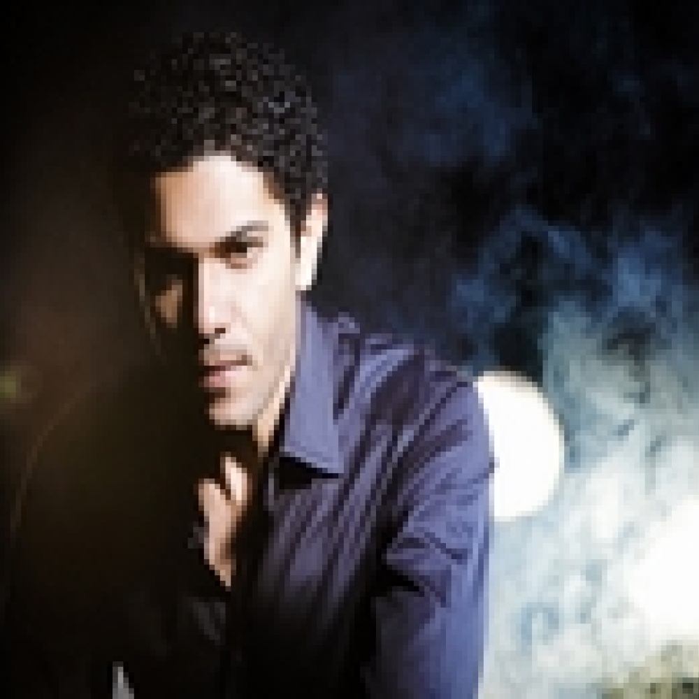 أسر ياسين يعمل ميكانيكي