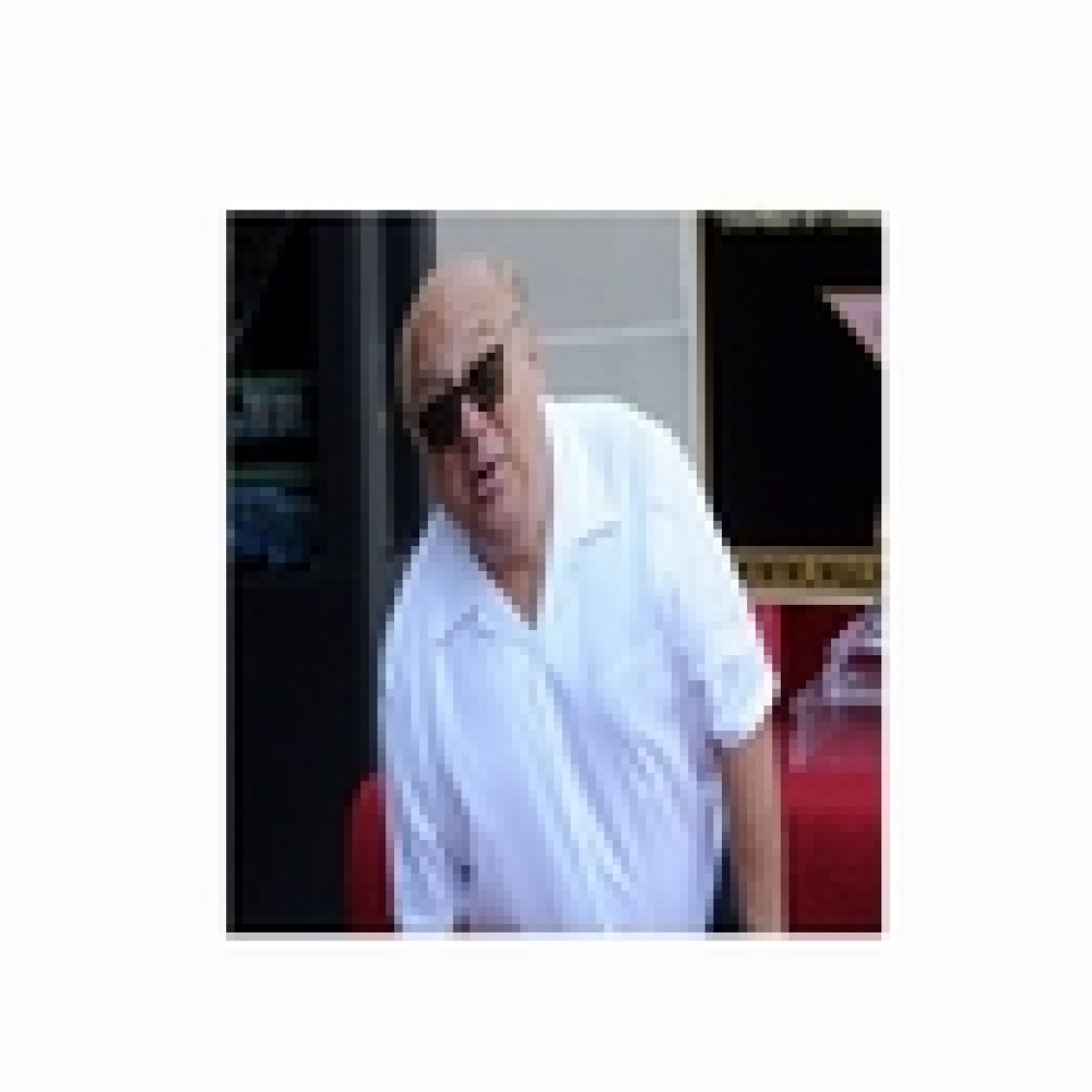 النجم ديفيتو يمثل &quot; أولاد الشمس المشرقة&quot;