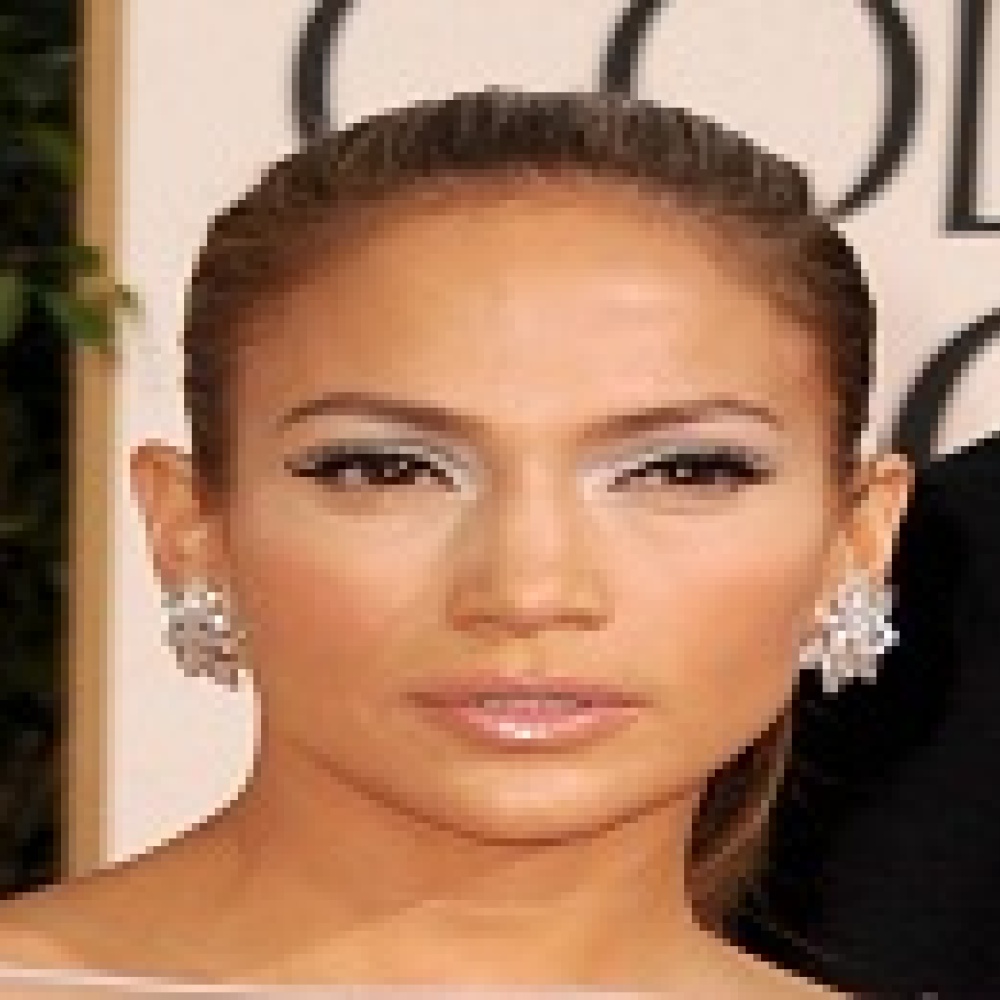 جنيفر لوبيز صامدة في  أميركان آيدول 