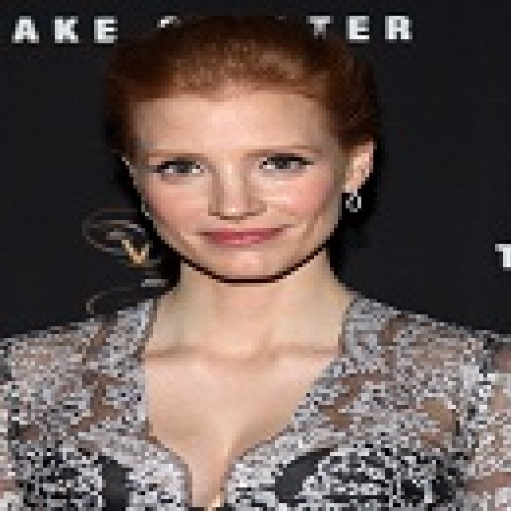 جيسيكا تشاستين بأقراط من  هاري وينستون 