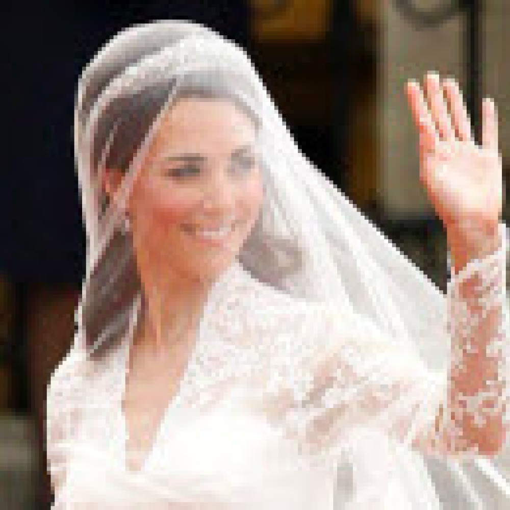 ثوب  كيت  وردة متفتحة وأناقة تجمع بين العصرية والعراقة