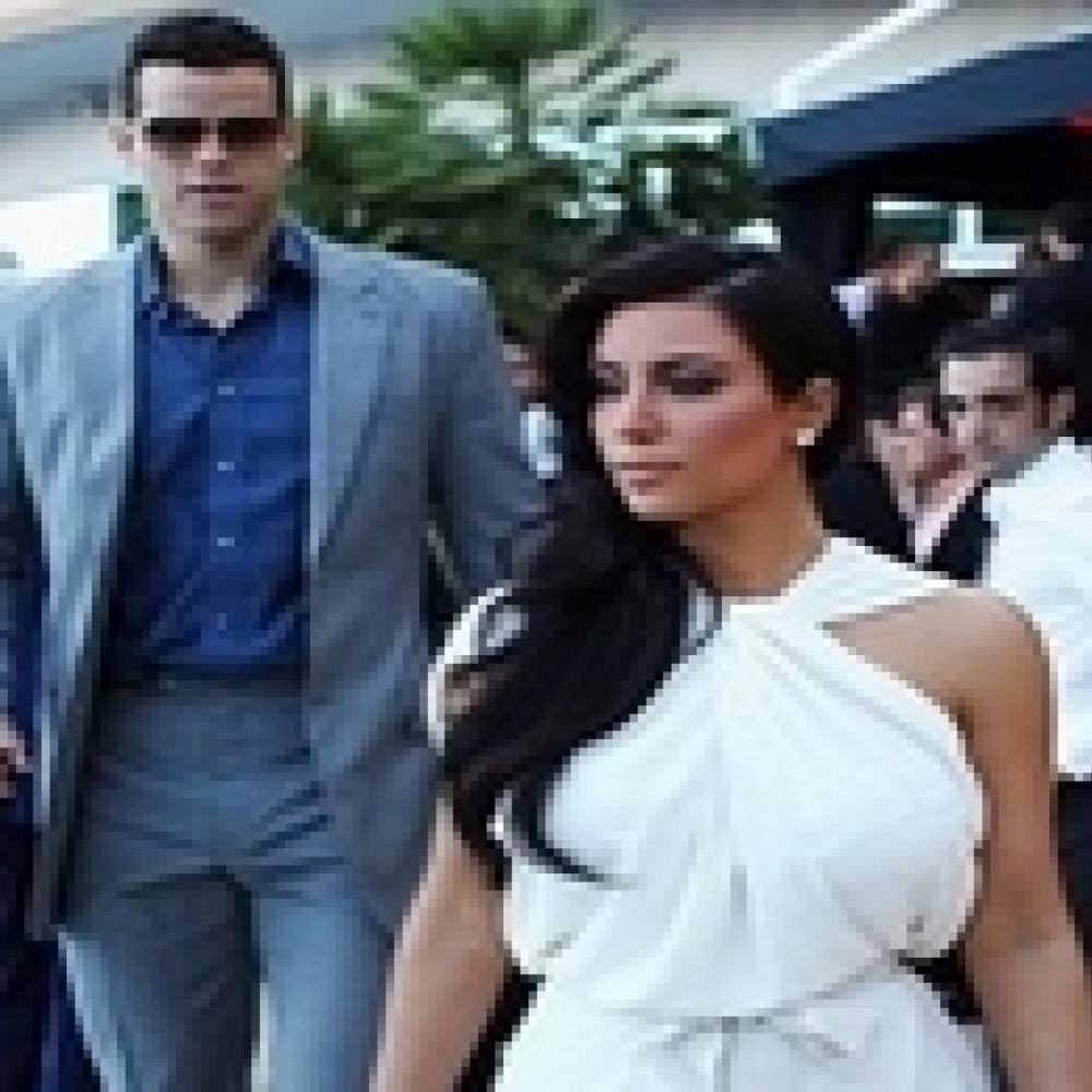 كيم كارداشيان تطلب الطلاق رسمياً