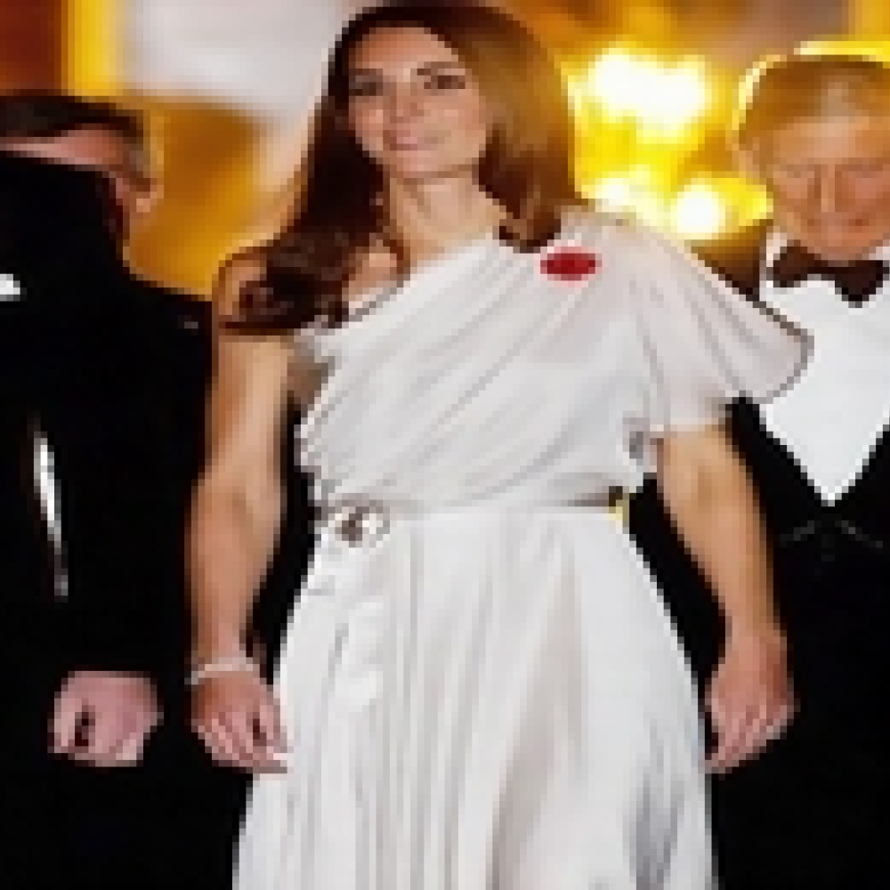 دوقة كامبريدج لؤلؤة إغريقية بإمضاء جيني بيكام