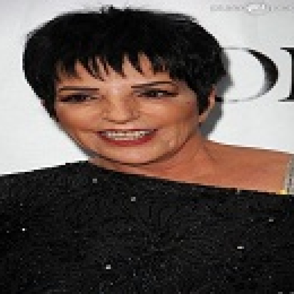 ليزا مانيلي تتسلم وسام الاستحقاق الفرنسي