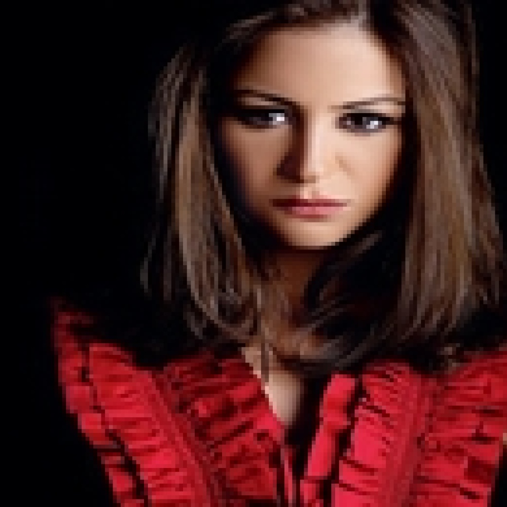 منة شلبي ترد على انتقادات السعوديين: التدخين حرية شخصية