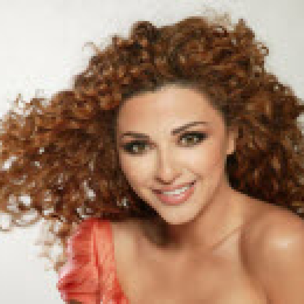 ميريام فارس توقع مع ئي ام آي للموسيقى العربية