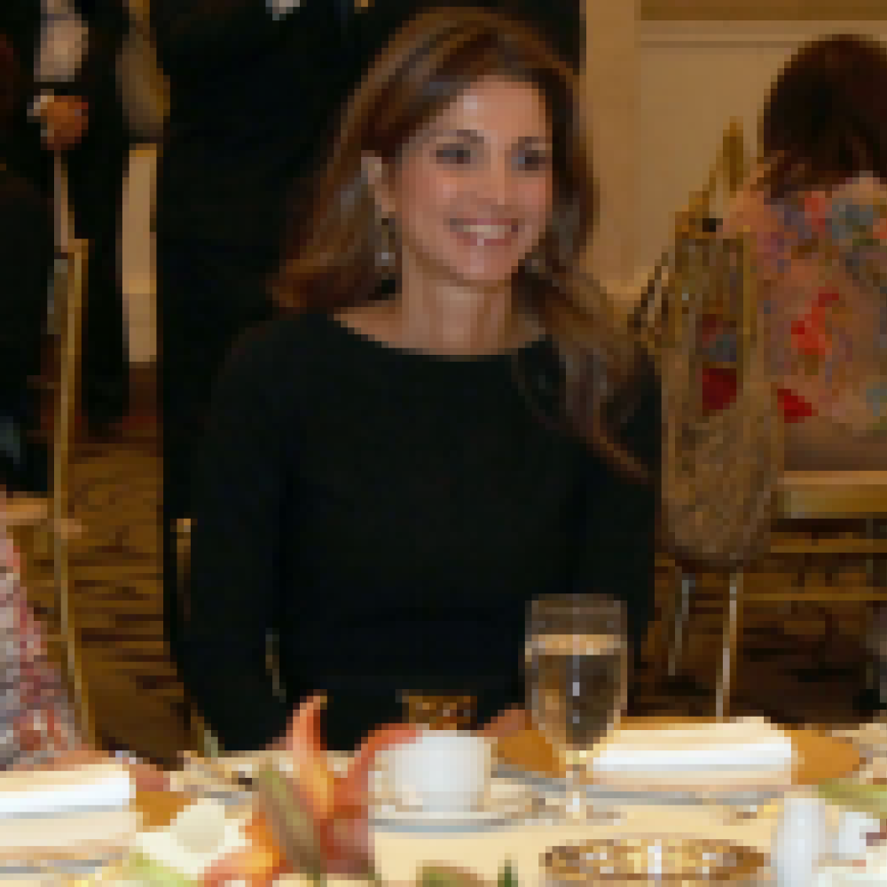 الملكة رانيا في غداء خيري