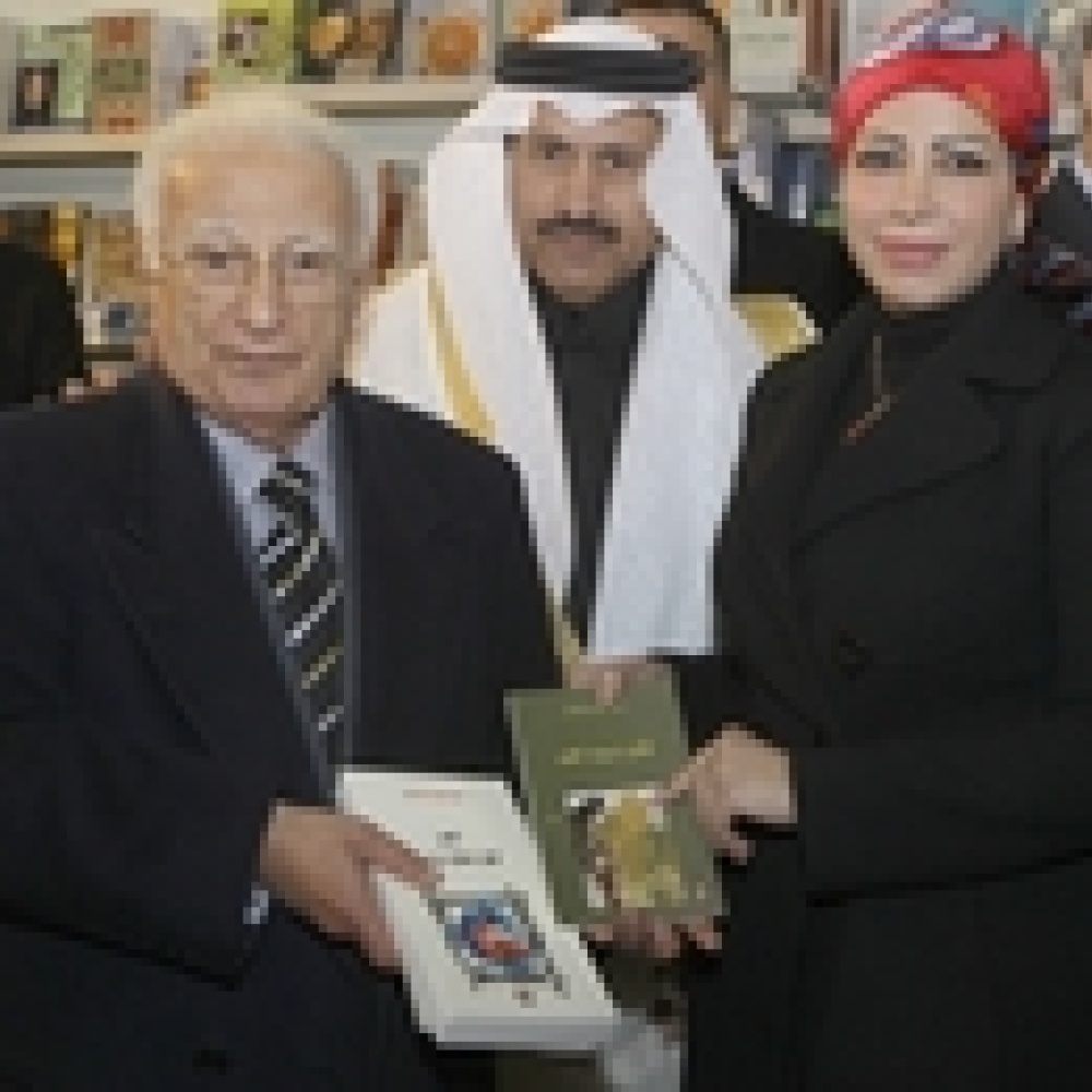 الكاتبة السعودية مها عبود باعشن توقع ديوانها في بيروت 