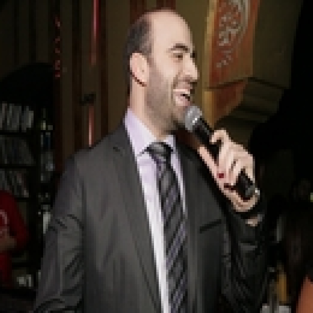 جمهور موسى حمله على الأكتاف في عيد الحب 