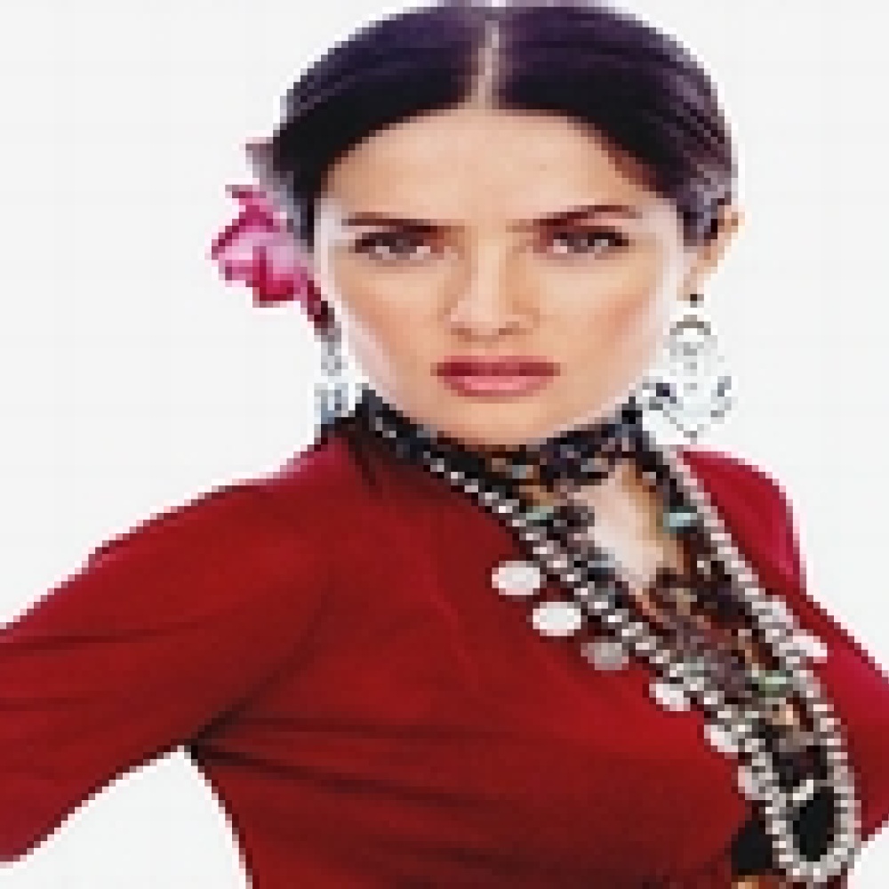 سلمي حايك: السعادة أمر متعب