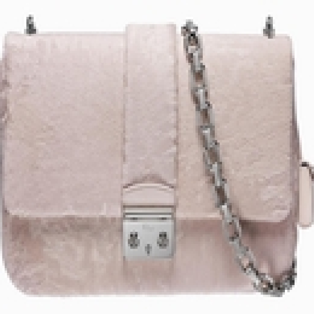  ميس ديور   قصّة حقيبة