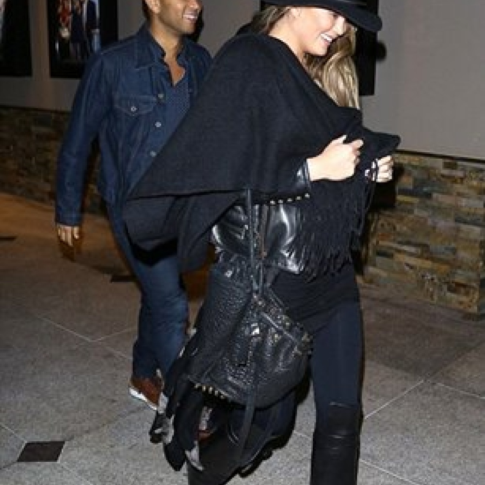 جون ليجند يصطحب زوجته كريسي تايجن إلى السينما بعد معركة حامية على تويتر مع دونالد ترامب