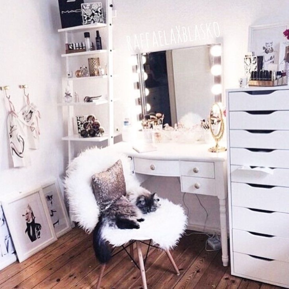 استخدمي الرفوف والادراج لترتيب مقتنياتك