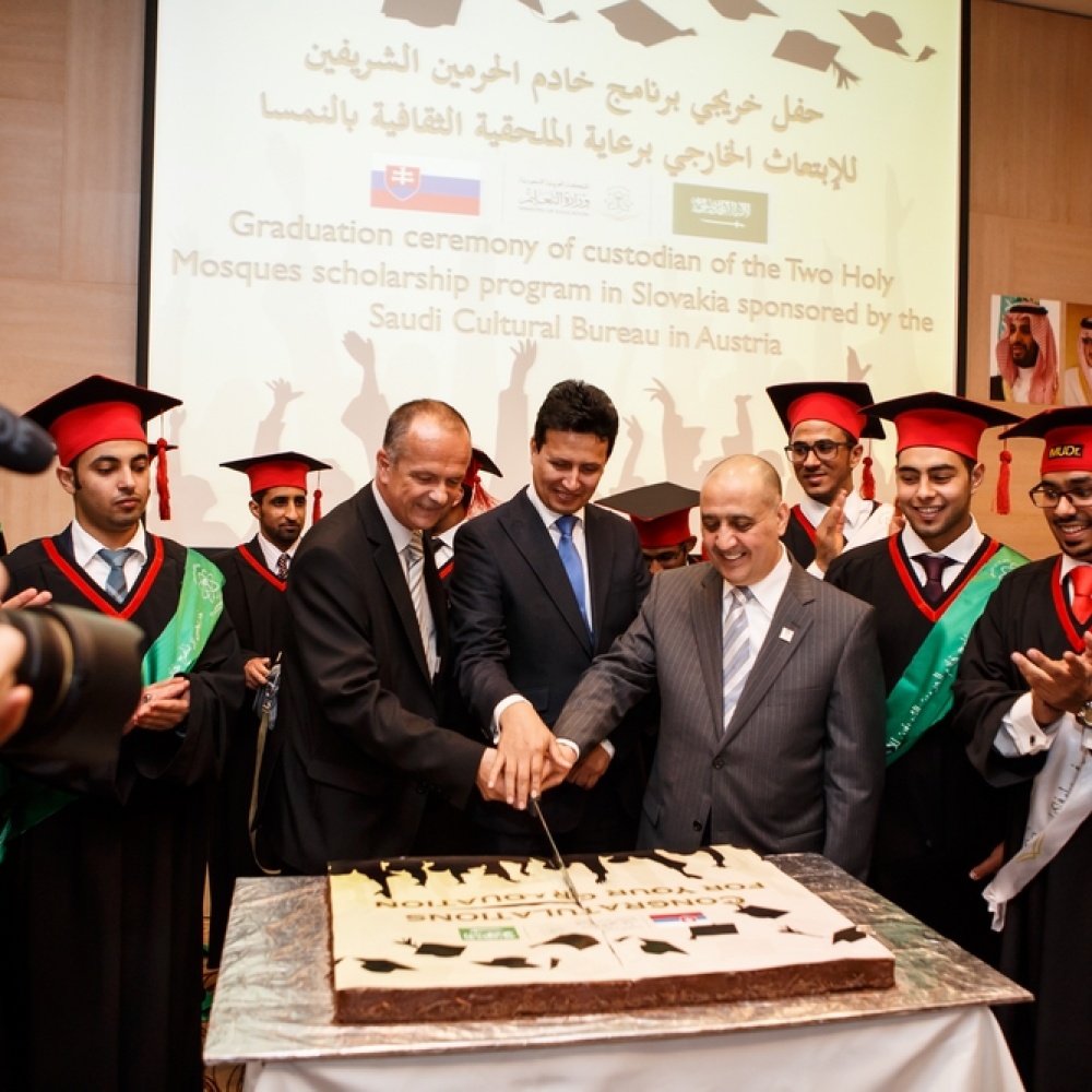 عمل المبتعثين بعد تخرجهم يزيدهم خبرة