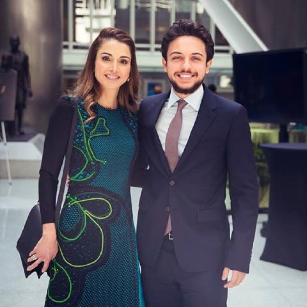 الملكة رانيا تنشر صورتها مع ابنها الأمير حسين بن عبد الله في واشنطن بالأمس