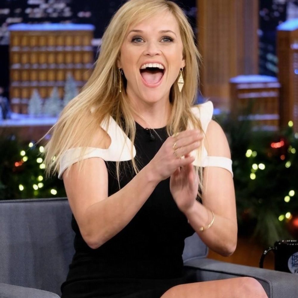 ريس ويذرسبون في لقطة طريفه خلال استضافتها في برنامج جيمي فالون