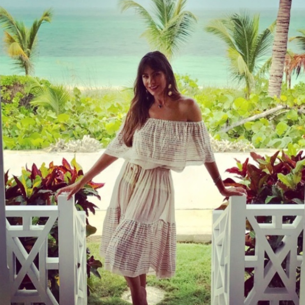 صوفيا فيرغارا تبدو مستمتعة للغاية وسط أحضان الطبيعة 