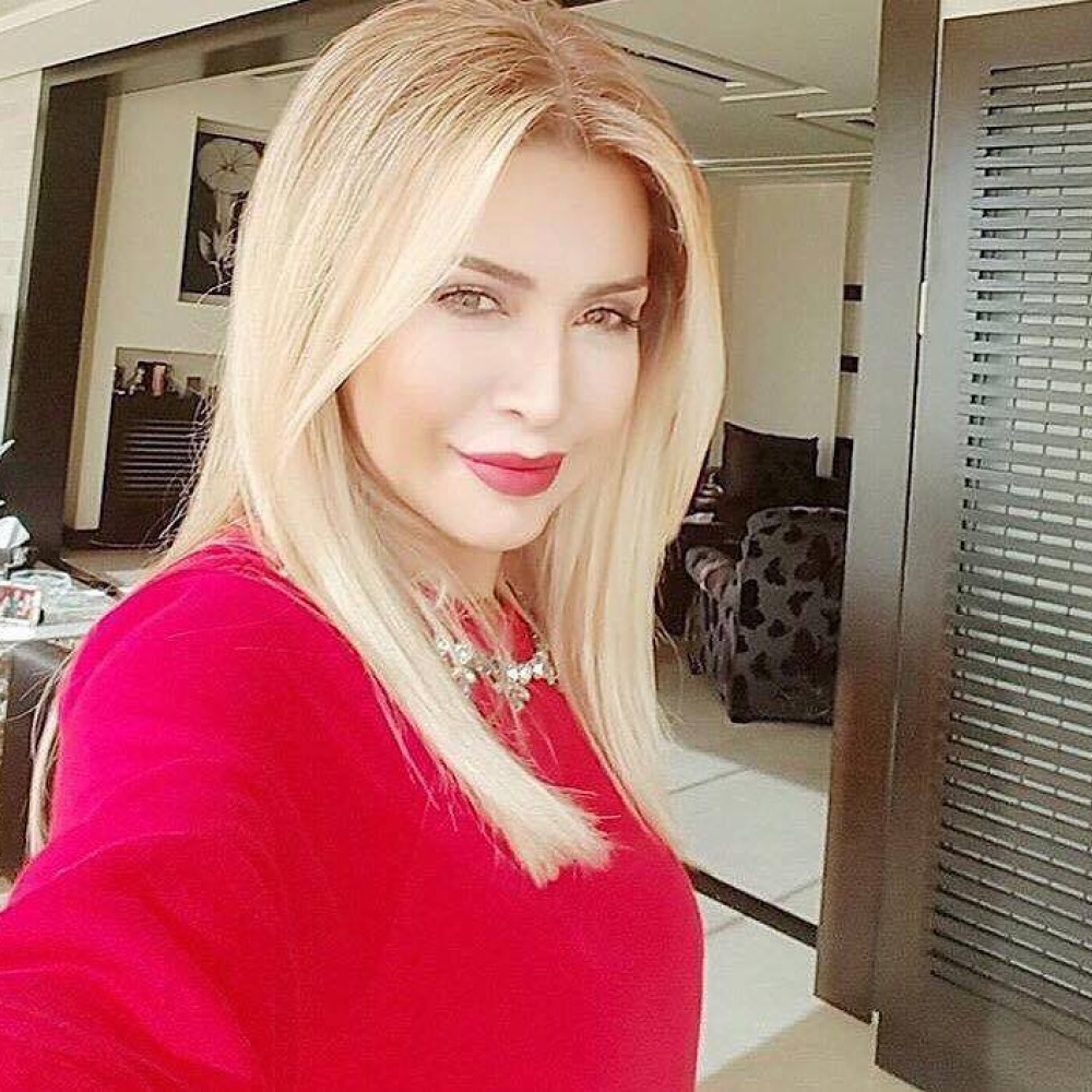 يبدو أن نوال الزغبي بدأت احتفالات نهاية العام بوقت مبكر، وبدت متألقة بالأحمر