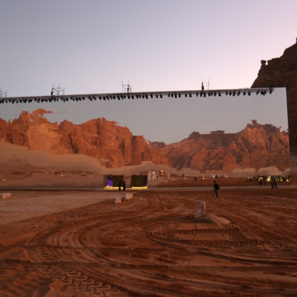 منصة "مرايا ، وهي منصة جديدة تم بناؤها كمركز رئيسي للمهرجان