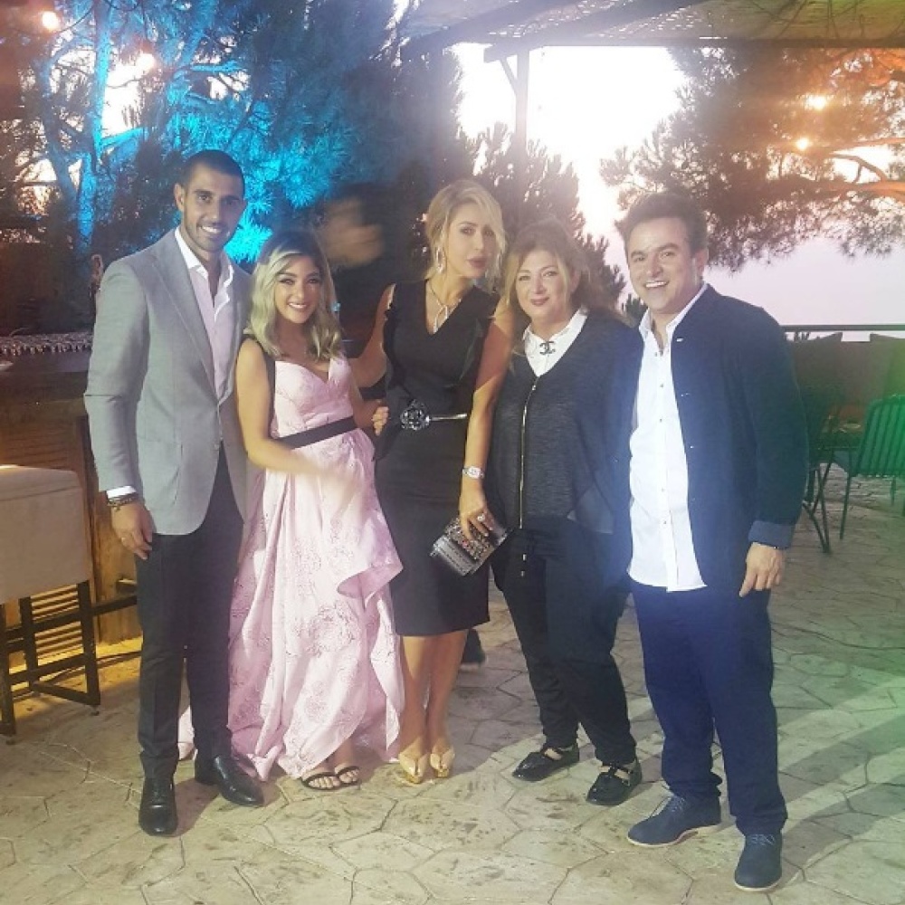نوال الزغبي تحتفل مع طوني مندلق بخطوبة ابنته ماريا