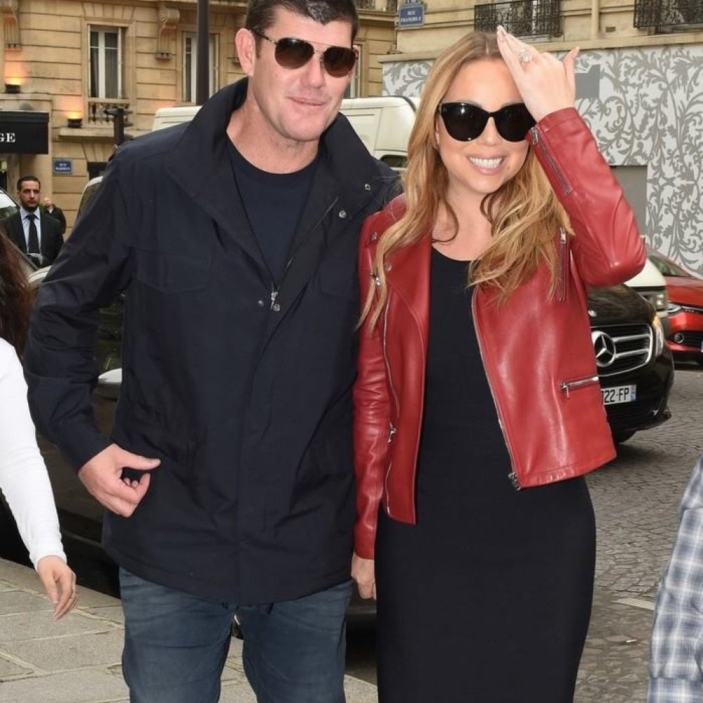 ماريا كاري تقضي أوقاتا سعيدة مع خطيبها خلال تسوقهما معا في باريس