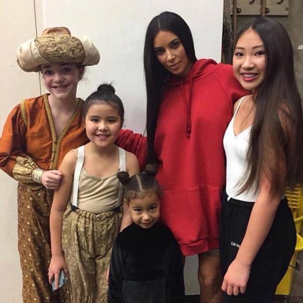 كيم كارداشيان تصطحب ابنتها نورث لأحد عروض الباليه في لوس أنجلوس بالأمس