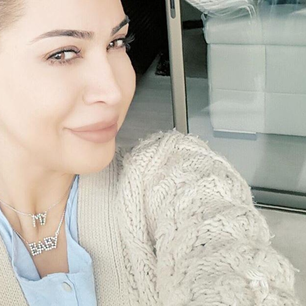 نوال الزغبي تنشر صورة سيلفي على حسابها بالانستقرام مع التعليق التالي: لسه صاحية.. حبيت صبحكن أول ناس