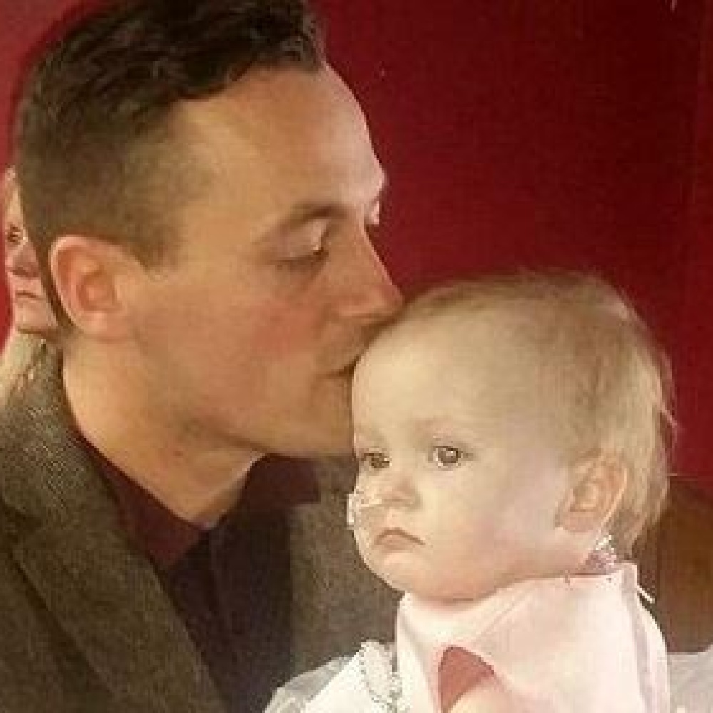 زفاف يدمي القلوب احتفل فيه أب بابنته العروس ذات الـ16 شهرا