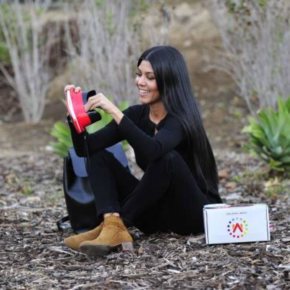 يبدو أن كورتني كارداشيان تستمتع بإجازة عيد الشكر بين أحضان الطبيعة