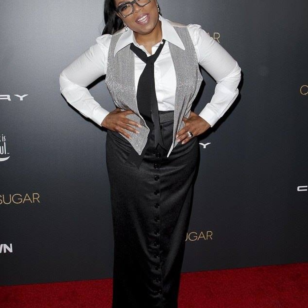 اوبرا وينفري، 63 عاما، تبهر الجميع بخسارتها 18 كغم خلال حضورها لأحد الأنشطة الفنية في لويزيانا