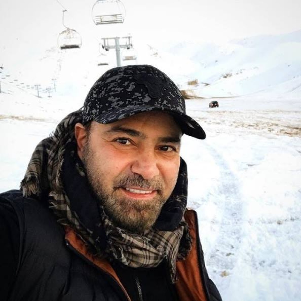 عاصي الحلاني يلتقط سيلفي ثلجي في لبنان