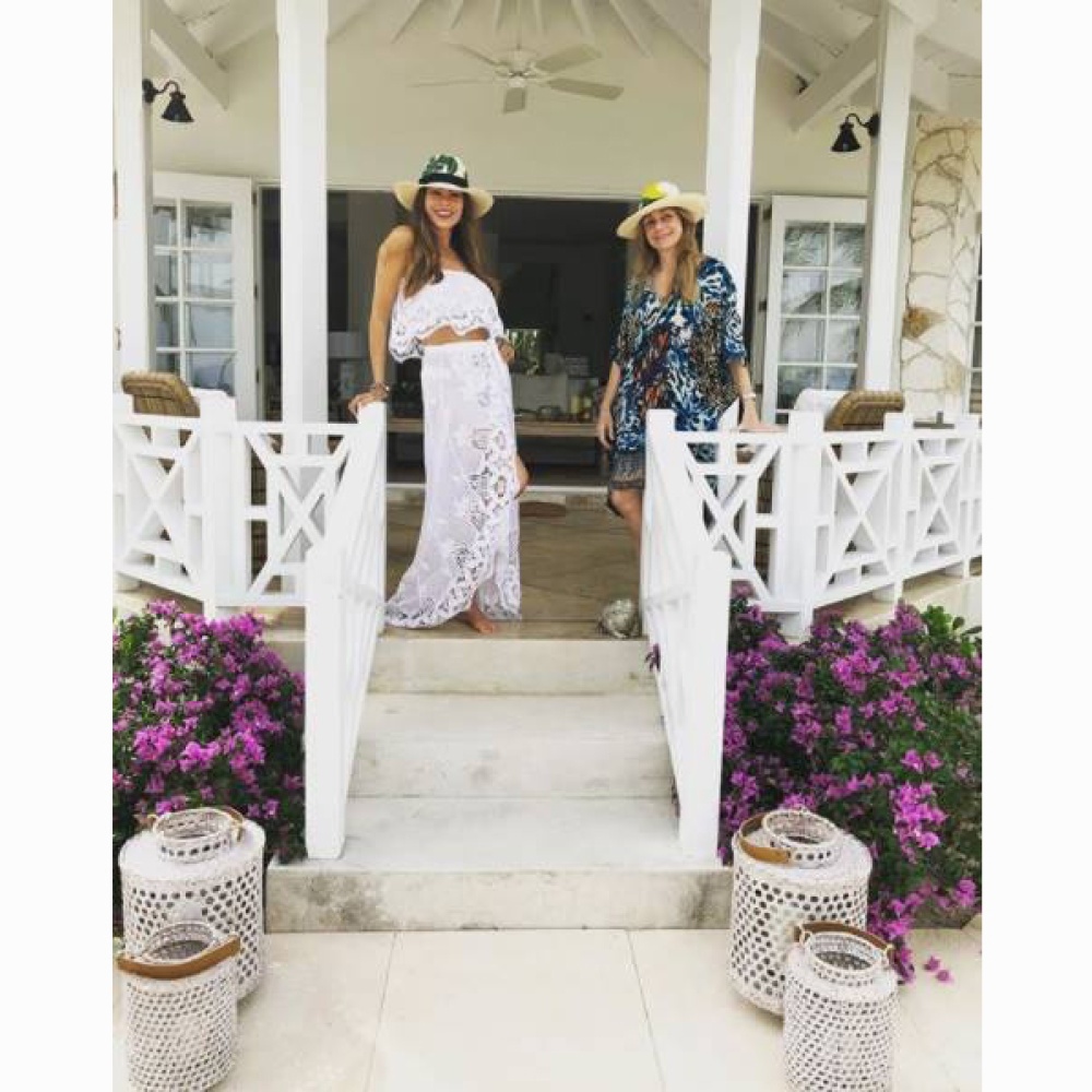 صوفيا فيرغارا تبدأ العام الجديد بعطلة على الشاطئ