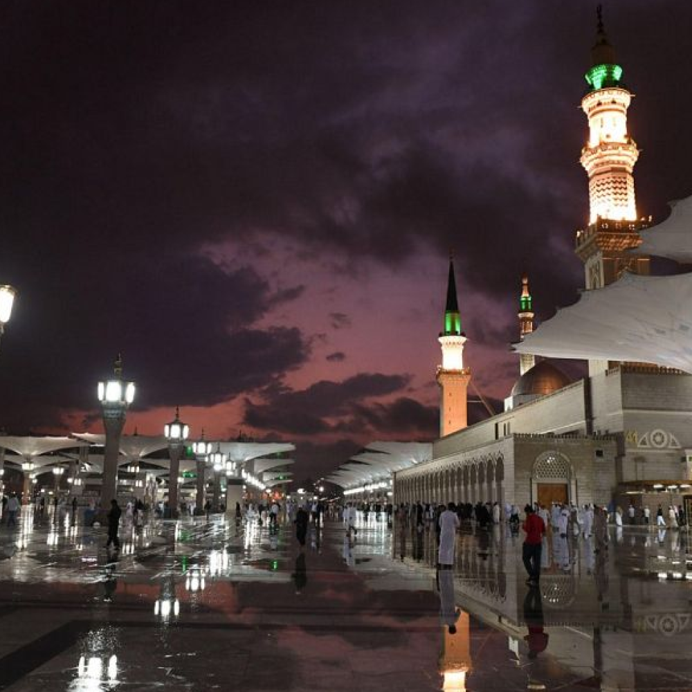 جانب من الأمطار التي هطلت على المسجد النبوي الشريف 