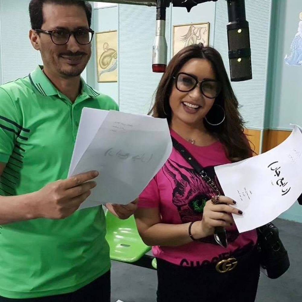 النجمة لطيفة مستمتعة بدخول عالم الإذاعة لأول مرة مع الكوميدي أحمد عيد