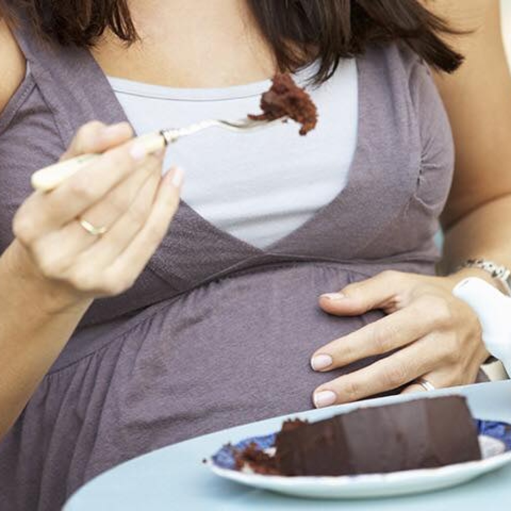 تناول الام الحامل للسكريات يؤثر سلبا على ذاكرة الطفل