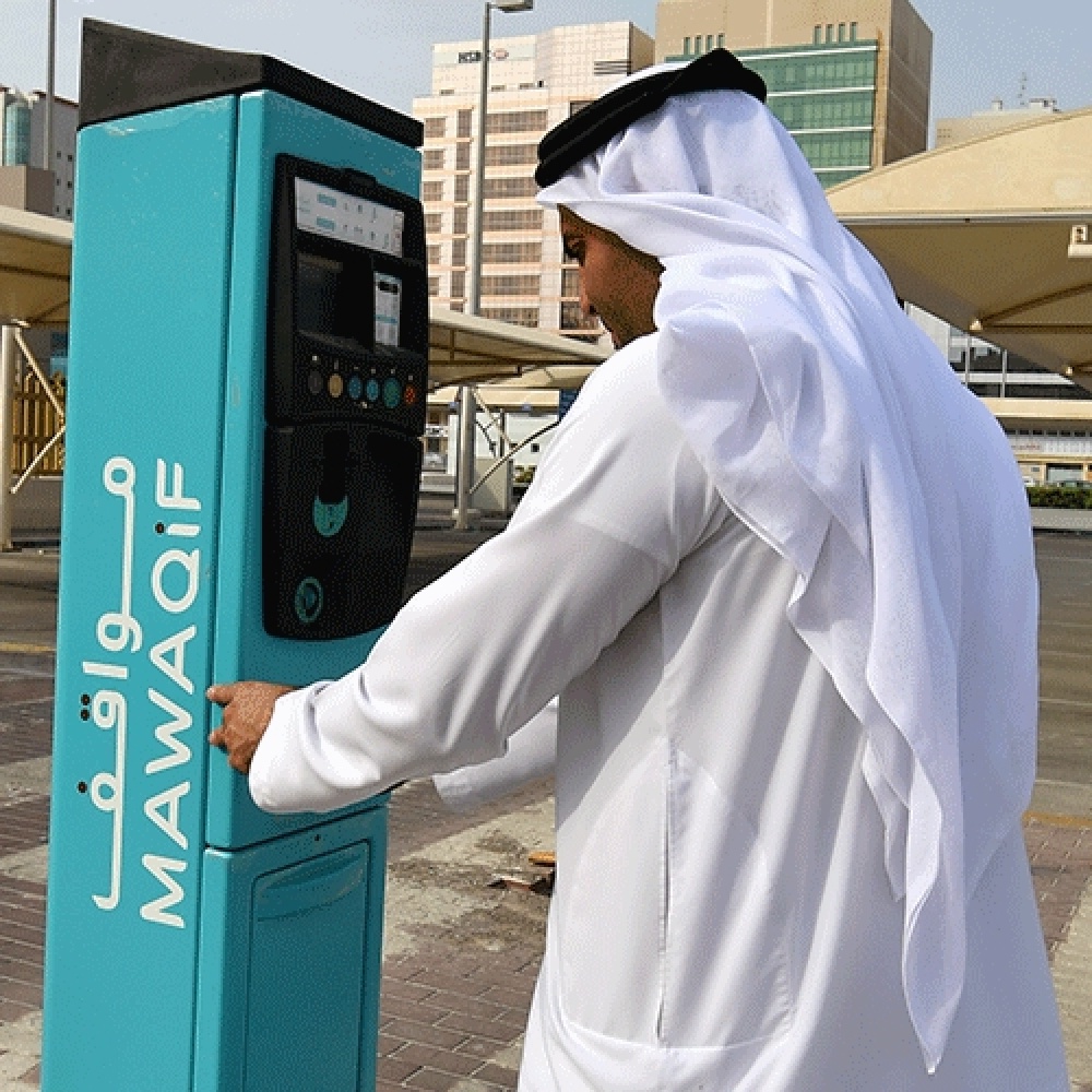 مواعيد ورسوم "مواقف" في أبوظبي خلال رمضان